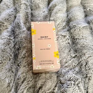 Marc Jacobs Daisy Eau So Fresh ! 100% authentic !!